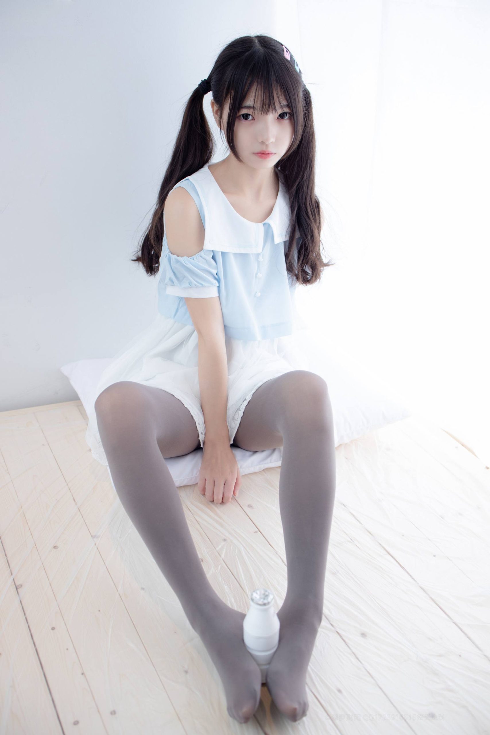 超级甜美的灰丝小姑娘【86P】20005-婷美图