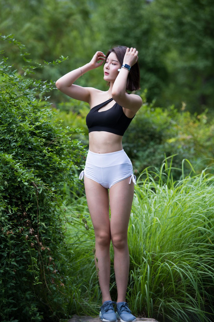 图片[5]-在户外玩耍的白色短裤漂亮姑娘【239P】00061-婷美图