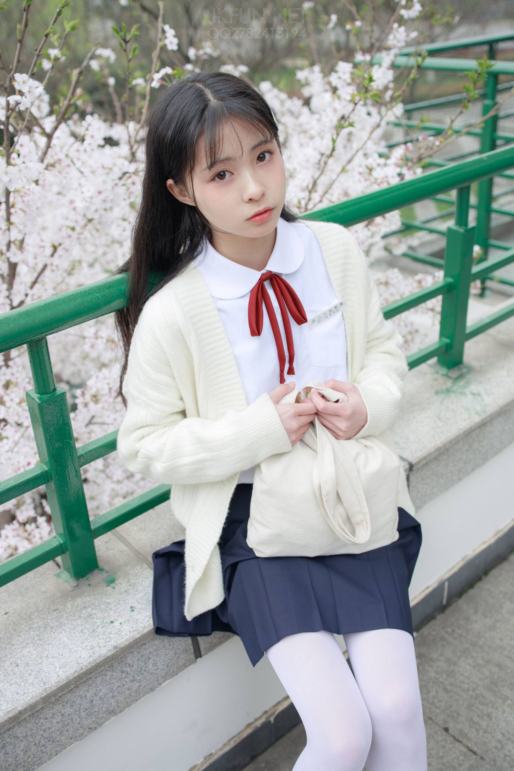 甜美可人的白丝姑娘【127P】20011-婷美图