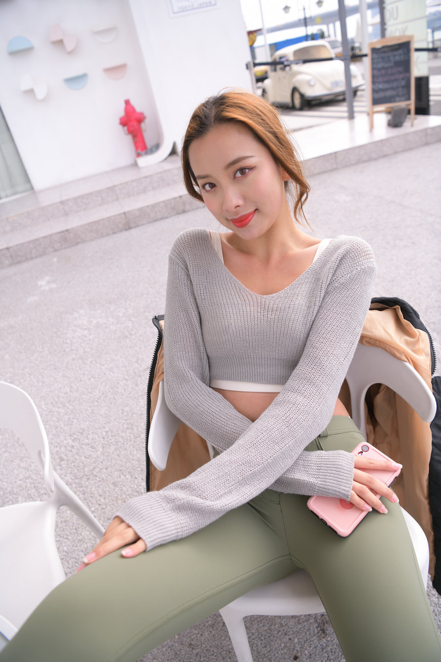 图片[2]-非常可爱的瑜伽裤女孩坐在凳子上 J1520 998P1V-26.5GB-婷美图