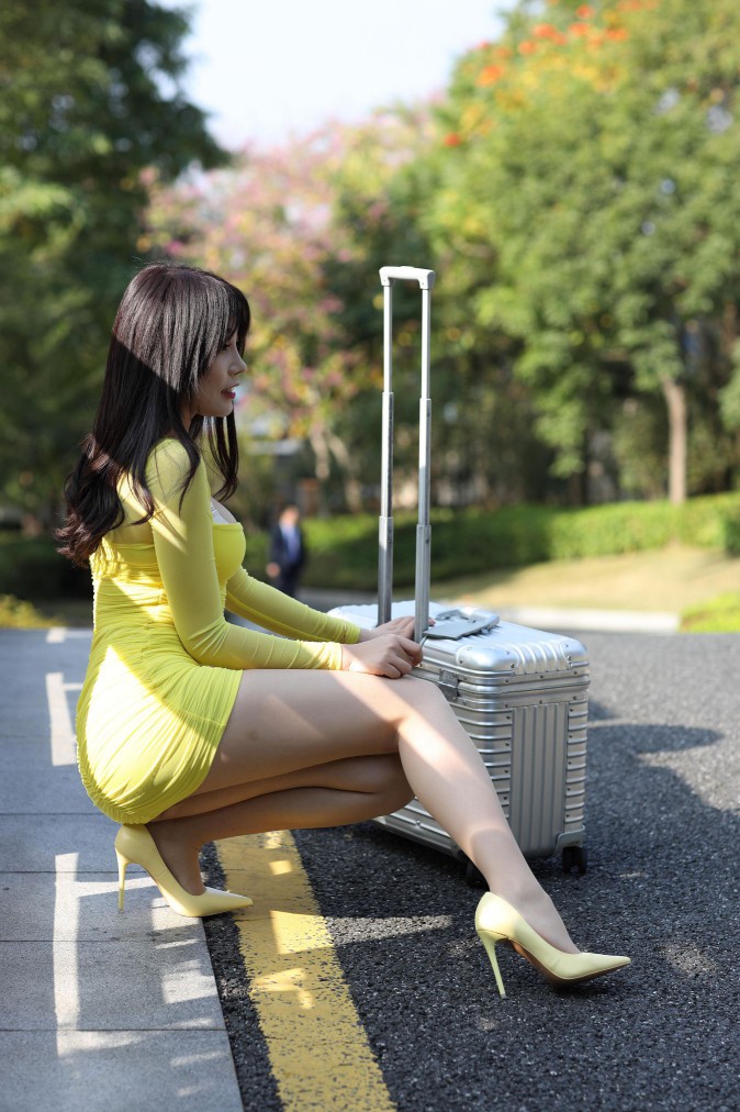 图片[5]-穿紧身裙的美丽姑娘要出去旅行了【419P】00046-婷美图