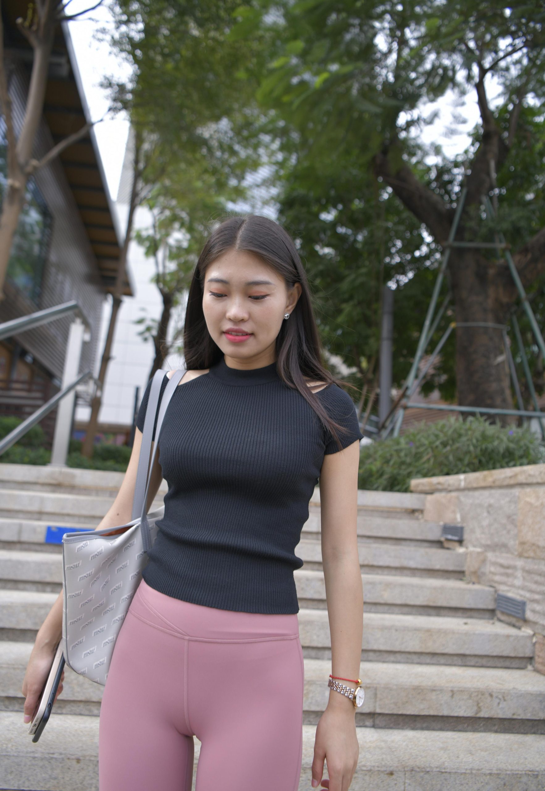图片[2]-走在街头的瑜伽裤小女人 J1530 213P1V-9.18GB-婷美图