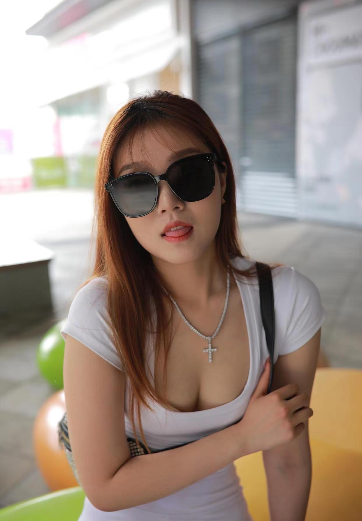 看上去拽拽的瑜伽裤女孩 J1695 425P1V-14.0GB-婷美图