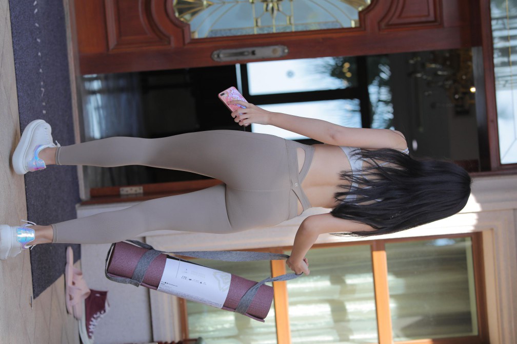 图片[5]-灰色瑜伽裤温柔的女孩【369P】00058-婷美图