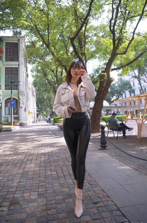 图片[2]-戴眼镜的皮裤女孩 J1473 1046P2V-35.5GB-婷美图