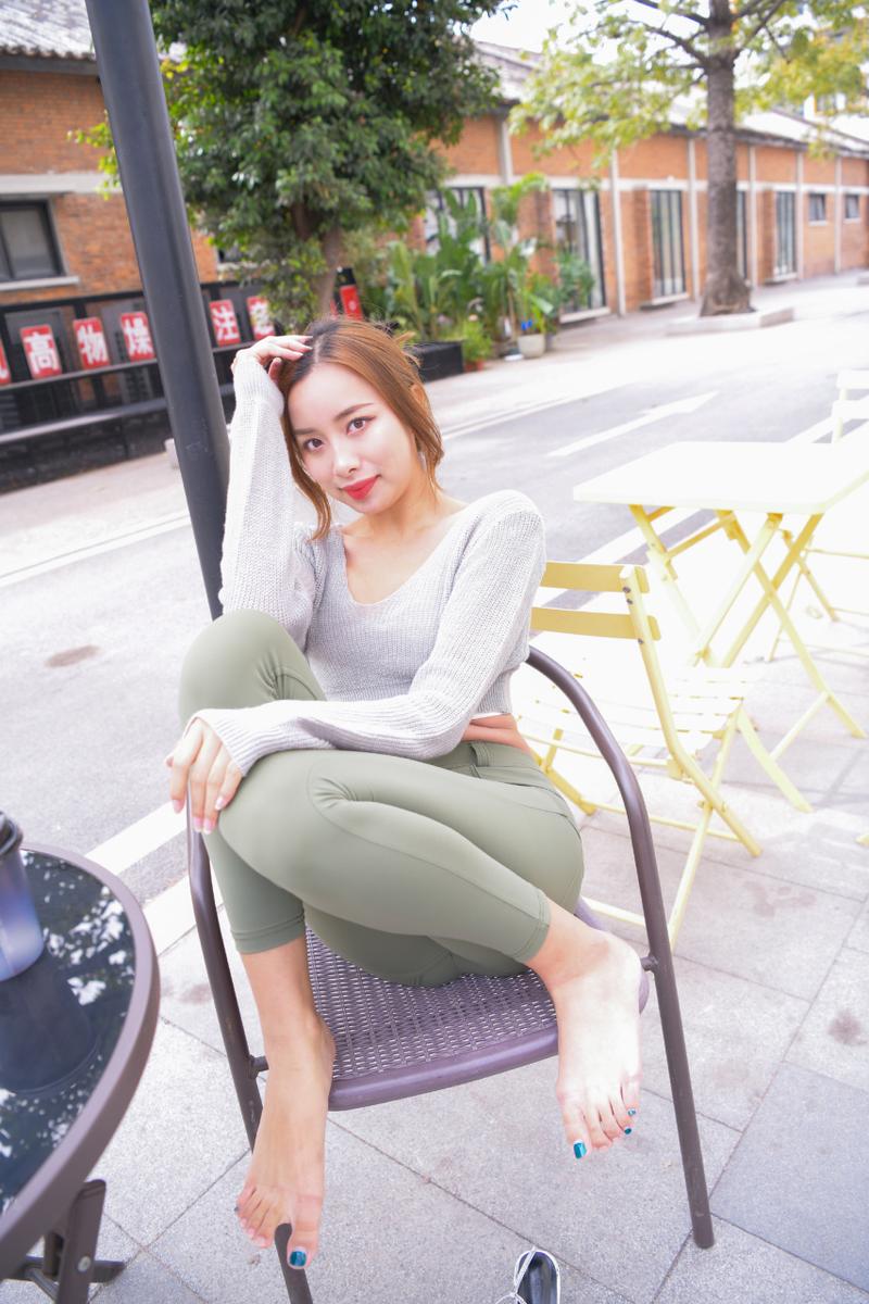 图片[3]-非常可爱的瑜伽裤女孩坐在凳子上 J1520 998P1V-26.5GB-婷美图