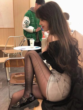 图片[3]-牛仔短裤+黑丝，太好看了吧-婷美图